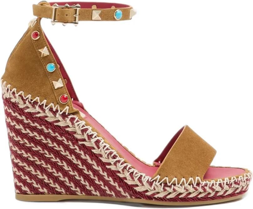 Valentino Garavani Rockstud sandalen met sleehak Beige