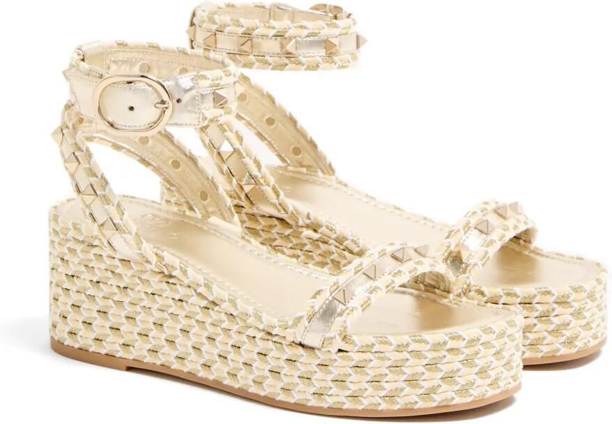 Valentino Garavani Rockstud sandalen van gelamineerd nappaleer met plateauzool (45 mm) Beige - Foto 3