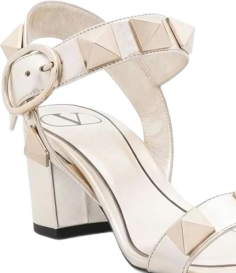 Valentino Garavani Roman Stud sandalen met blokhak Goud - Foto 2