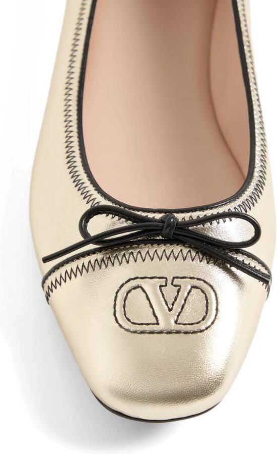 Valentino Garavani VLogo Signature ballerina's van gelamineerd nappa Goud - Foto 3