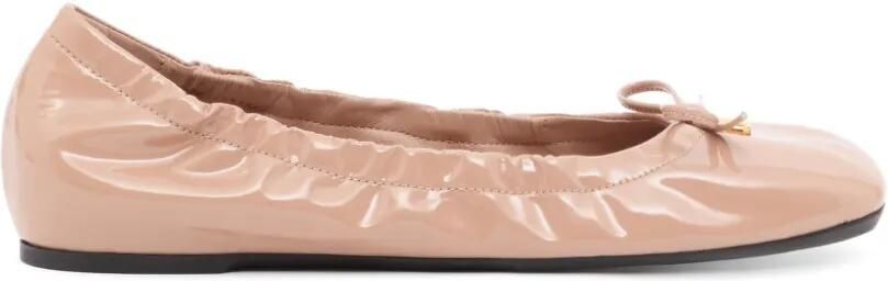 Valentino Garavani Vlogo Signature lakleren ballerina's Beige