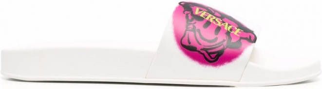Versace Slippers met logoprint Wit