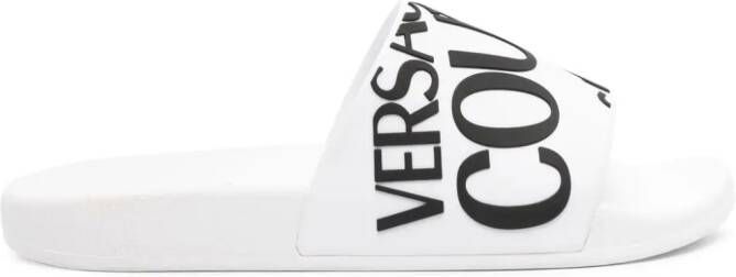Versace Jeans Couture Shelly slippers met logo-reliëf Wit