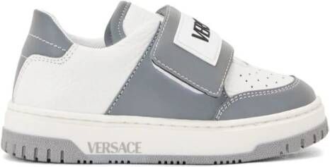 Versace Kids Leren sneakers met logoprint Grijs