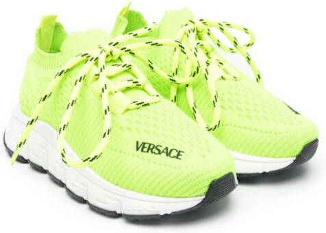 Versace Kids Trigreca low-top sneakers Groen