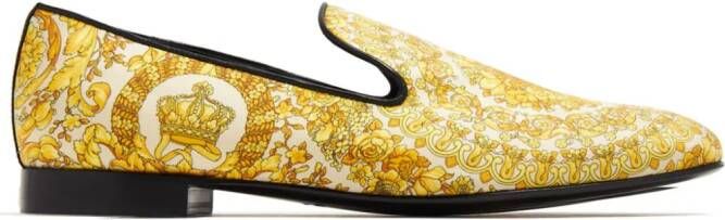Versace Satijnen loafers met barokprint Geel