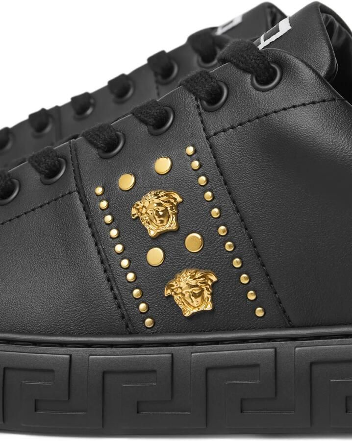 Versace Greca sneakers met studs Zwart - Foto 4