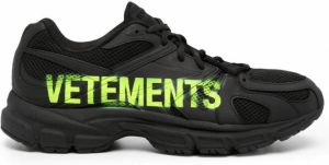 VETEMENTS Sneakers met logoprint Zwart