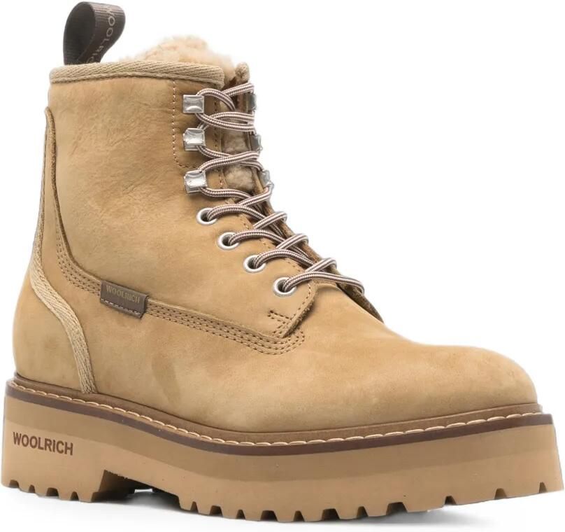 Woolrich Enkellaarzen met plateauzool en lammy voering Beige