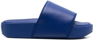 Y-3 Slippers met logopatch Blauw