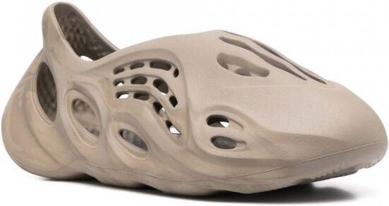 Adidas Yeezy Chunky sandalen Beige