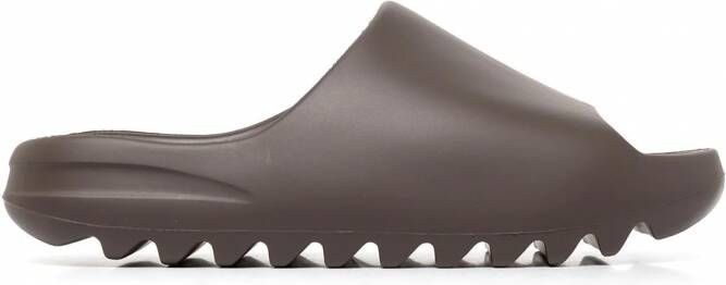 Adidas Yeezy "Soot 2021" slippers Bruin