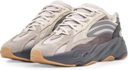 Adidas Yeezy Boost 700 V2 "Tephra" sneakers Grijs