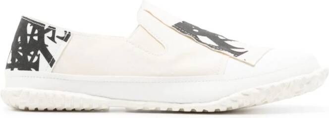 Yohji Yamamoto Slip-on sneakers met Y print Beige