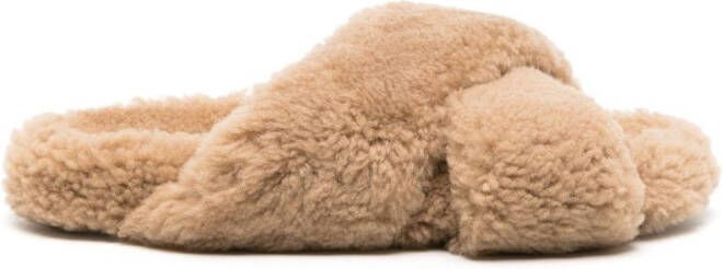 Yves Salomon Lammy slippers met gekruiste bandjes Beige