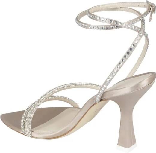 3Juin Sandalen Giglio Sandal Model In Satin in beige