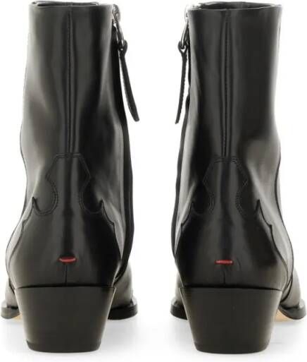 Aeydē Boots Pointed Toe Western-Inspired Black Leather Boots in zwart