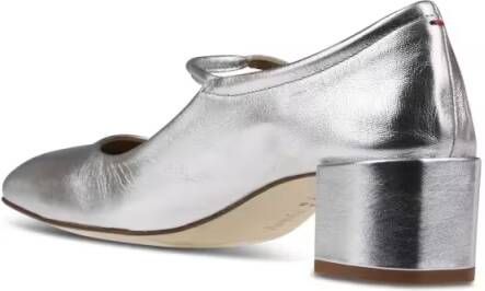 Aeydē Sandalen Metallic Silver Sandals With Delicate Strap in wit