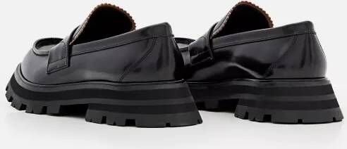 Alexander mcqueen Zwarte Leren Loafers met Geribbelde Rubberen Zool Black Dames