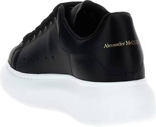 Alexander mcqueen Low-Top Sneakers 'Larry' Sneaker in zwart