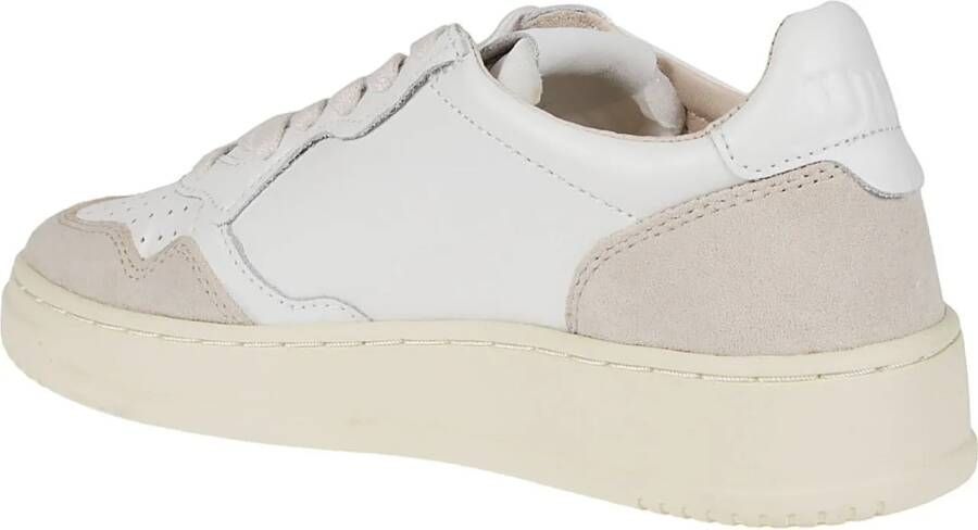 Autry International Low-Top Sneakers Dames Autry 01 Low leer suede wit in wit