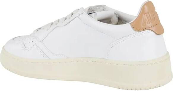 Autry Low-Top Sneakers Medalist Low Round Toe White Leather Sneakers in wit