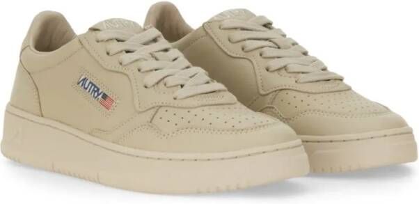 Autry Low-Top Sneakers "Medalist Low" Sneaker in beige