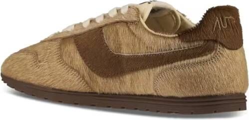 Autry Low-Top Sneakers Textured Brown Sneakers With Contrasting Swoosh in bruin