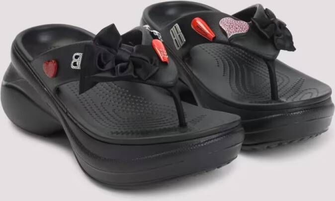 Balenciaga Sandalen Rubber Sandals With Playful Heart Embellishments in zwart
