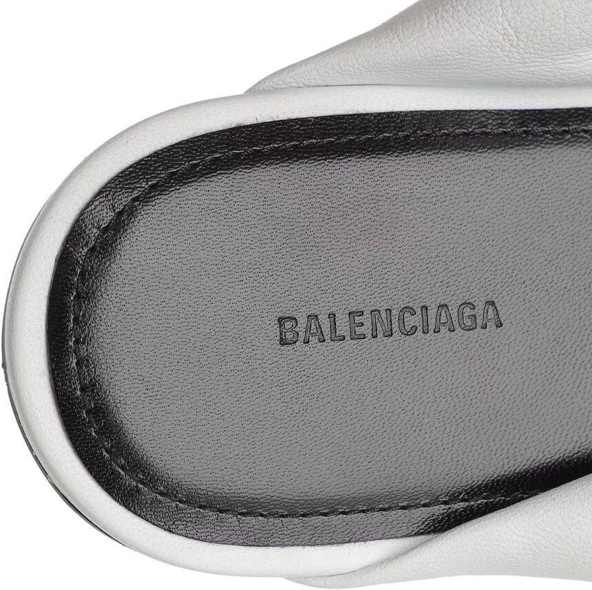 Balenciaga Slippers Drapy Sandal in wit