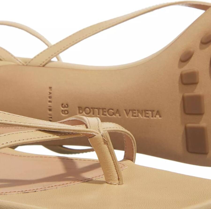 Bottega Veneta Sandalen Leather Strech Sandals in beige