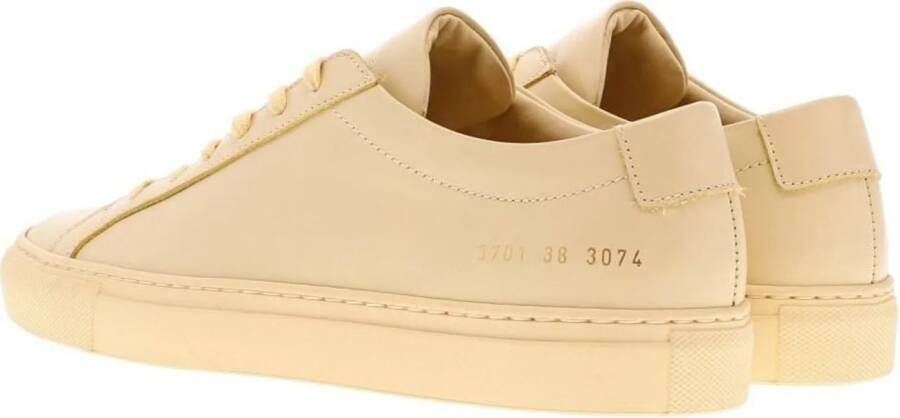 Common Projects Low-Top Sneakers Original Achilles Low Yellow Sneakers in geel