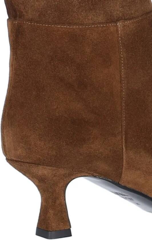 3Juin Boots Pointed Toe Suede Knee-High Boots in bruin