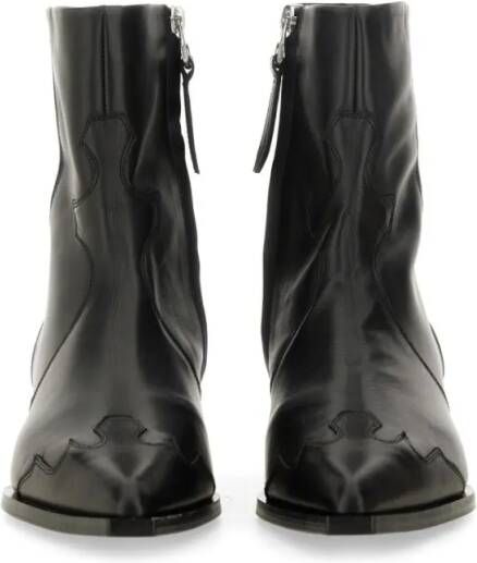 Aeydē Boots Pointed Toe Western-Inspired Black Leather Boots in zwart