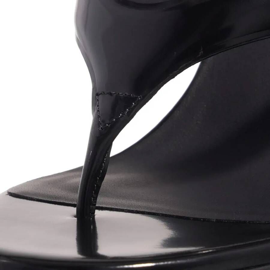 alaia Sandalen Tong Sandals in zwart