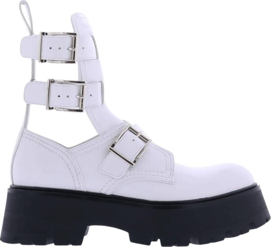 alexander mcqueen Boots Leather Ankle Boots in wit