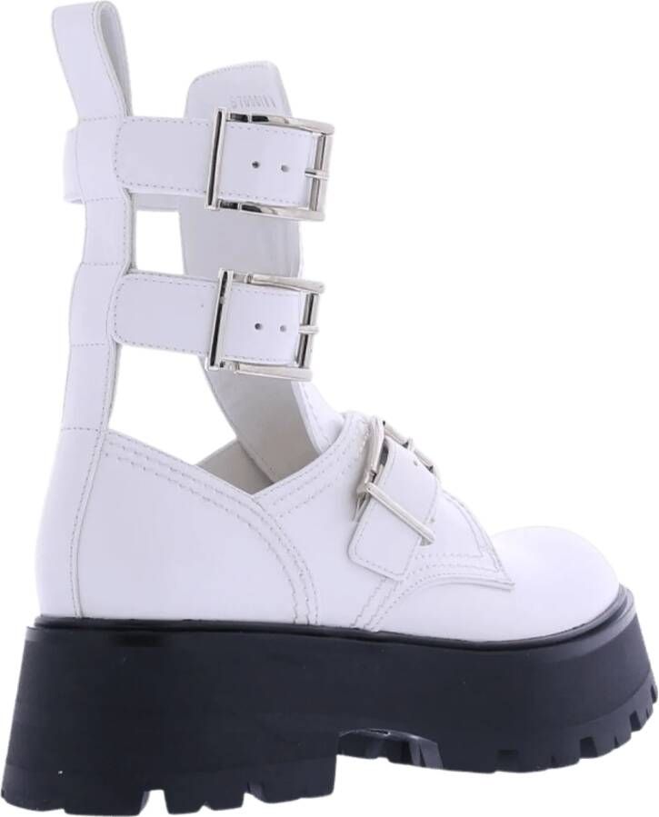 alexander mcqueen Boots Leather Ankle Boots in wit
