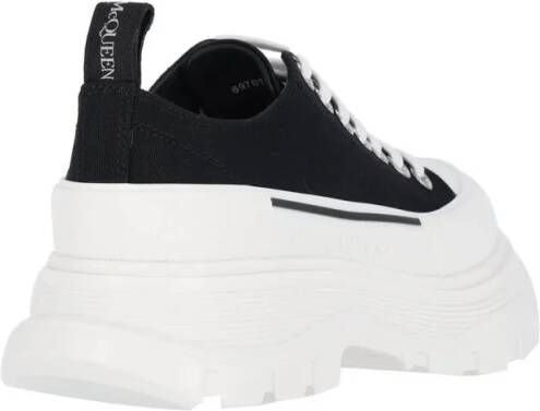 alexander mcqueen Low-Top Sneakers Black Logo Oversized Sole Sneakers in zwart