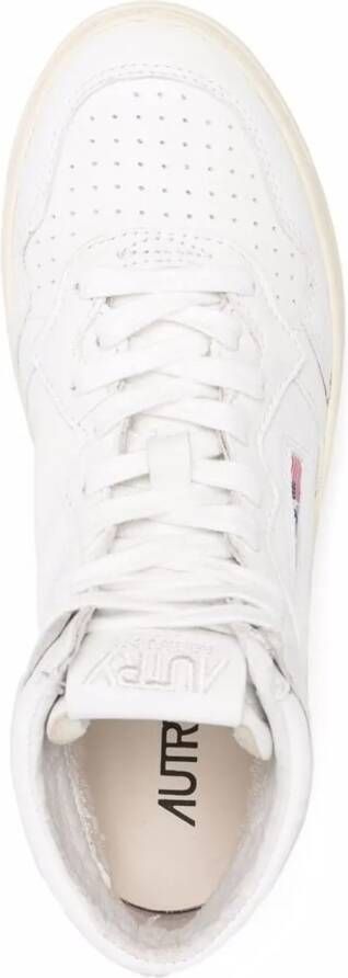 Autry Low-Top Sneakers baskets a patch logo 5 in wit