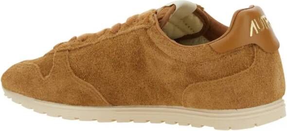 Autry Low-Top Sneakers Brown in bruin
