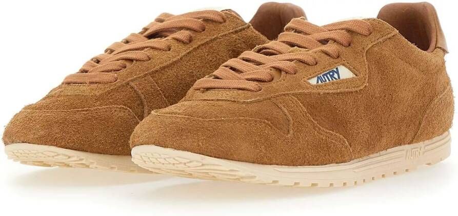 Autry Low-Top Sneakers Brown in bruin