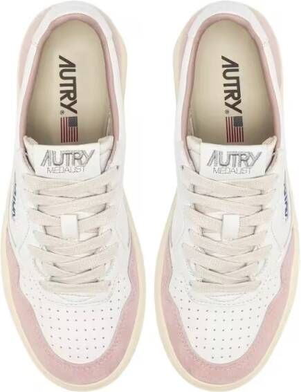 Autry Low-Top Sneakers Medalist Low Goat Suede Wht Powder Sneakers in wit