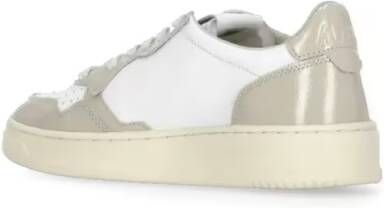 Autry Low-Top Sneakers White Leather Sneakers in wit