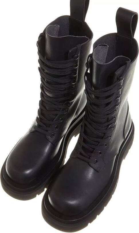 Bottega Veneta Boots & laarzen Vegetally-Tanned Leather Lace-Up Boots in zwart
