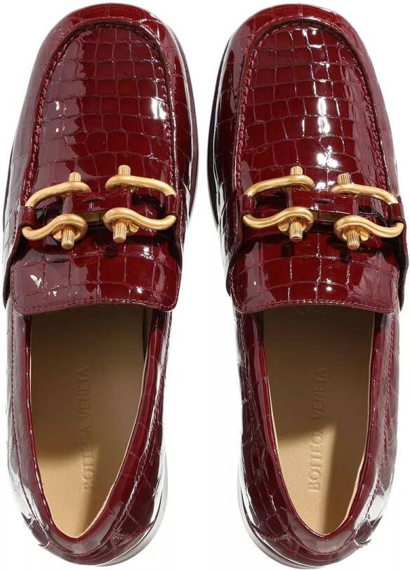 Bottega Veneta Loafers & ballerina schoenen Loafers In Shiny Crocodile Embossed Leather in rood