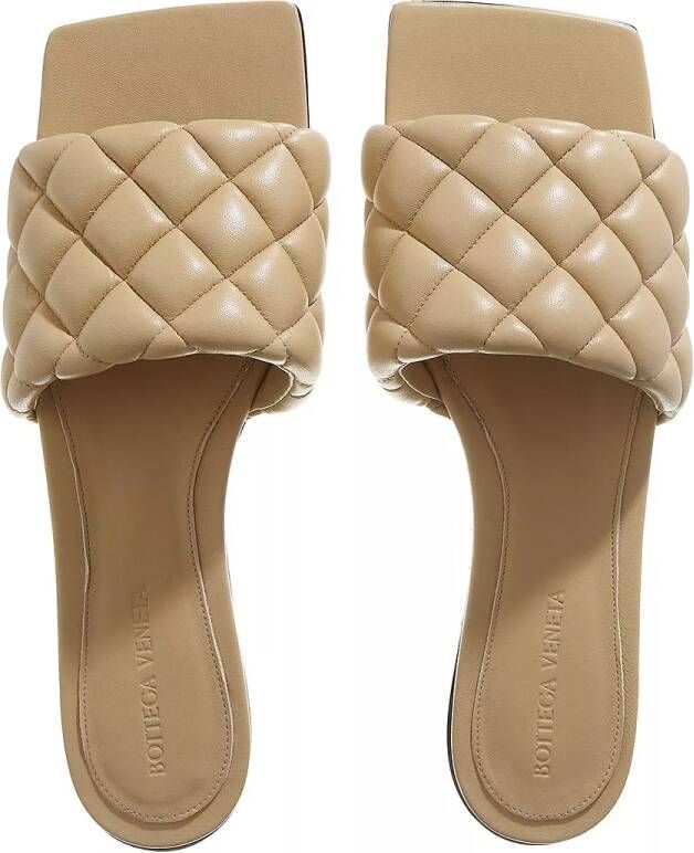 Bottega Veneta Sandalen Flat Lido Sandals Leather in beige
