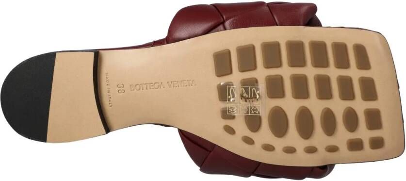 Bottega Veneta Sandalen Lido Flat Sandal Red in rood