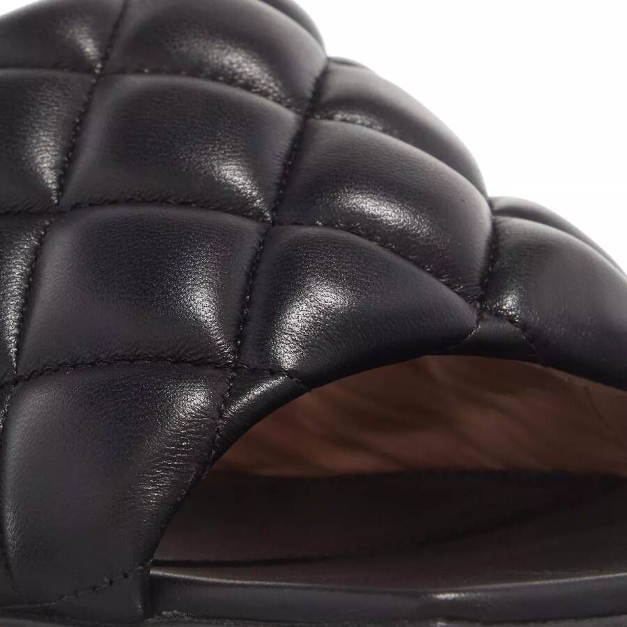Bottega Veneta Slippers Quilted Leather Mules in zwart
