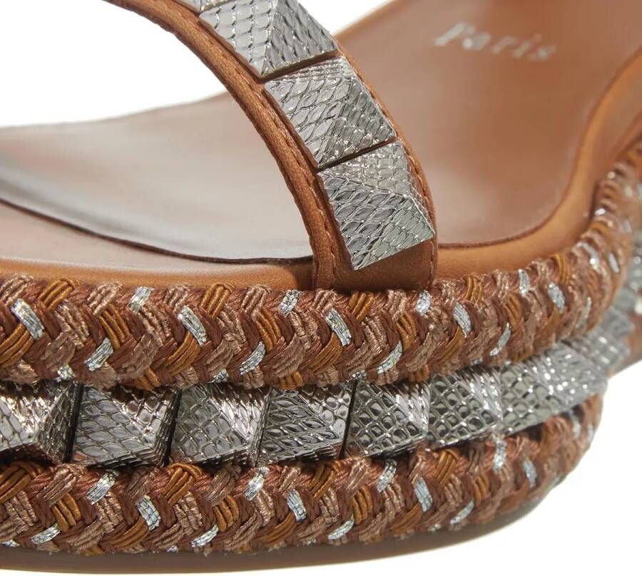 Christian Louboutin Sandalen Pyraclou in bruin