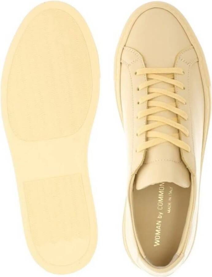 Common Projects Low-Top Sneakers Original Achilles Low Yellow Sneakers in geel